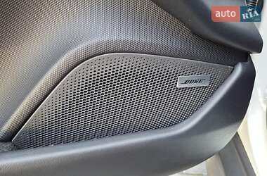 Седан Porsche Taycan 2021 в 