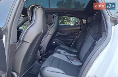 Седан Porsche Taycan 2021 в 