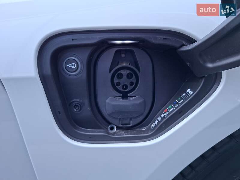 Седан Porsche Taycan 2021 в Одесі