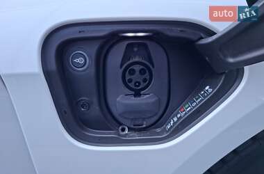 Седан Porsche Taycan 2021 в 