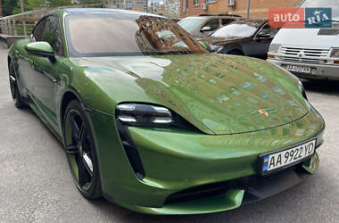 Седан Porsche Taycan 2020 в 