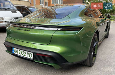 Седан Porsche Taycan 2020 в 