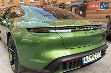 Седан Porsche Taycan 2020 в 