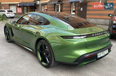 Седан Porsche Taycan 2020 в 