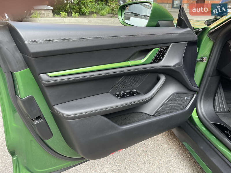 Седан Porsche Taycan 2020 в Киеве фото 31 Седан Porsche Taycan 2020 в Киеве