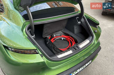 Седан Porsche Taycan 2020 в 