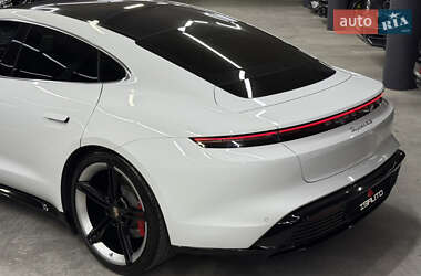 Седан Porsche Taycan 2020 в 