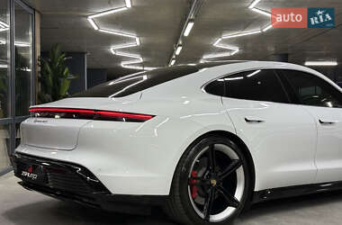 Седан Porsche Taycan 2020 в 