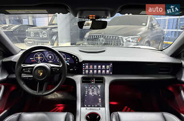 Седан Porsche Taycan 2020 в 