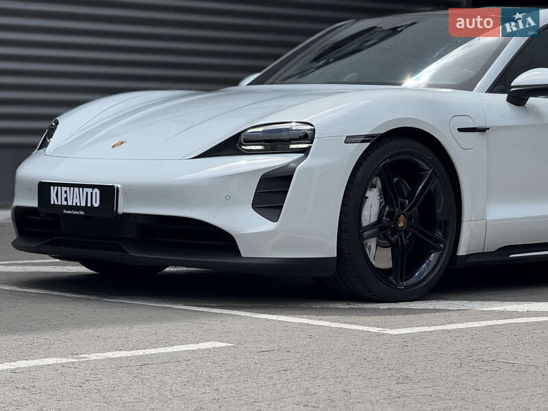 Седан Porsche Taycan 2020 в Києві
