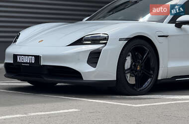 Седан Porsche Taycan 2020 в 