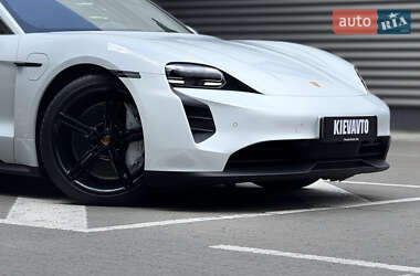 Седан Porsche Taycan 2020 в 