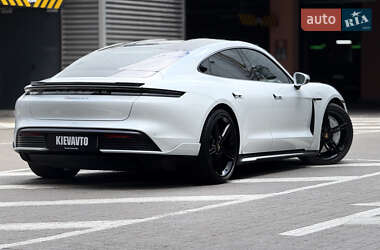 Седан Porsche Taycan 2020 в 