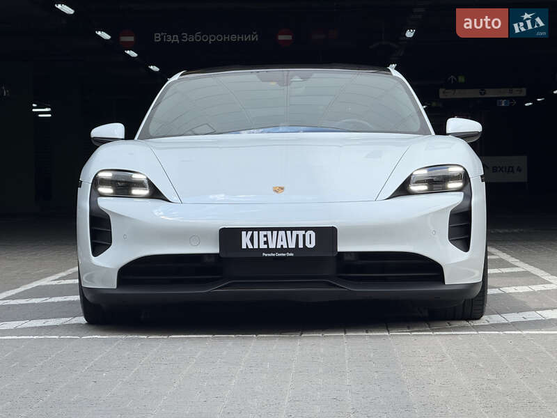 Седан Porsche Taycan 2020 в Києві