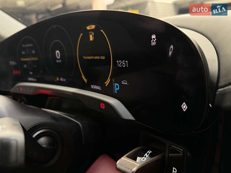 Седан Porsche Taycan 2020 в Києві