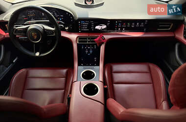 Седан Porsche Taycan 2020 в 