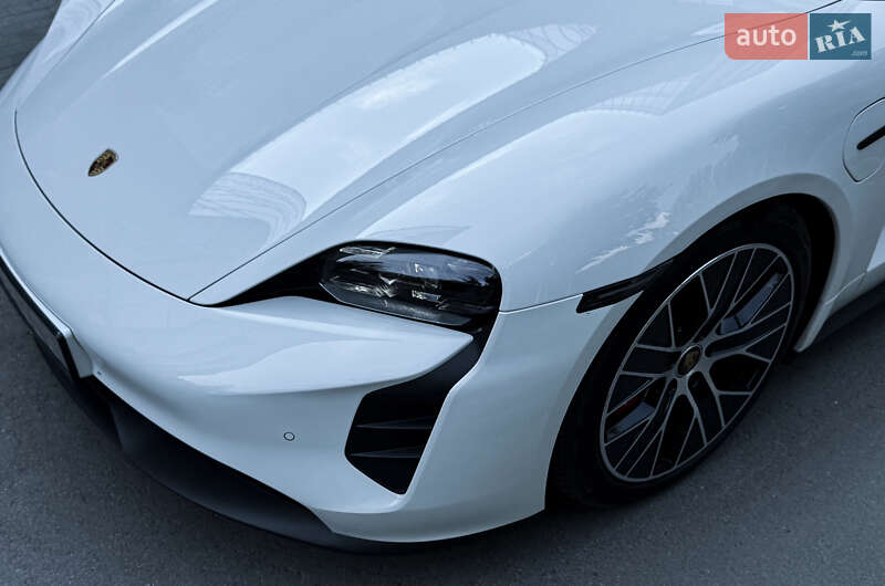 Седан Porsche Taycan 2023 в Львові