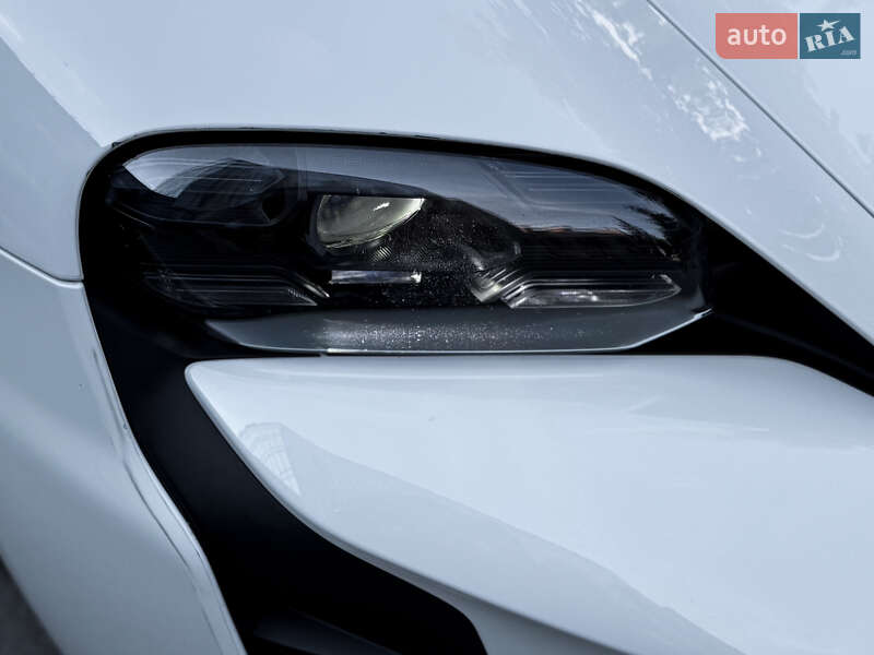 Седан Porsche Taycan 2023 в Львові