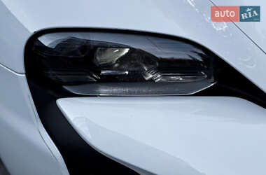 Седан Porsche Taycan 2023 в 