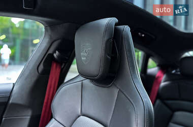 Седан Porsche Taycan 2023 в 