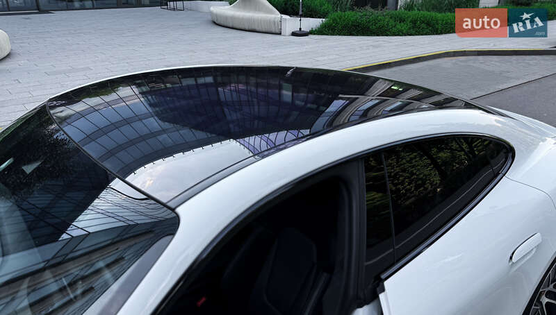 Седан Porsche Taycan 2023 в Львові