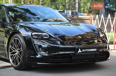 Седан Porsche Taycan 2023 в 