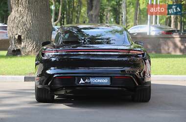 Седан Porsche Taycan 2023 в 