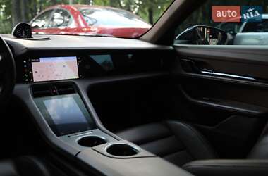 Седан Porsche Taycan 2023 в 