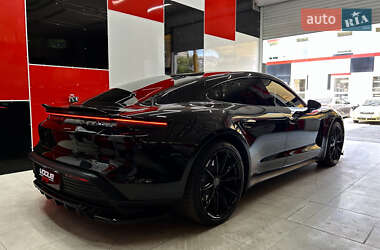Седан Porsche Taycan 2022 в 
