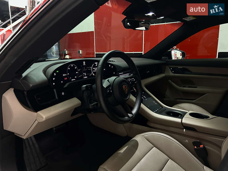Седан Porsche Taycan 2022 в Одесі