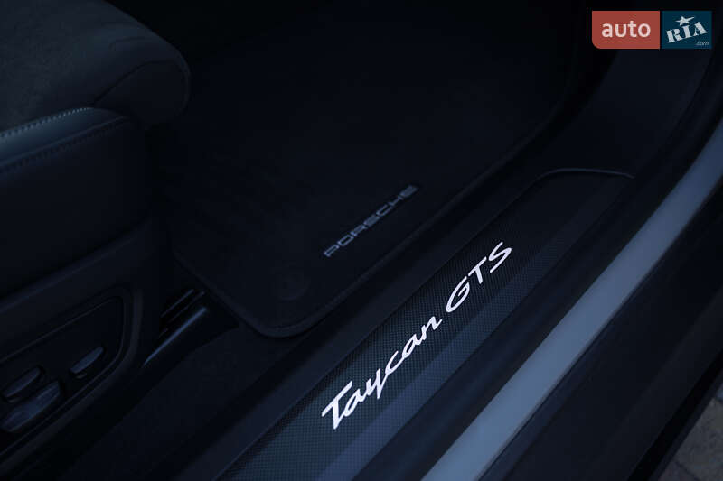 Седан Porsche Taycan 2022 в Києві