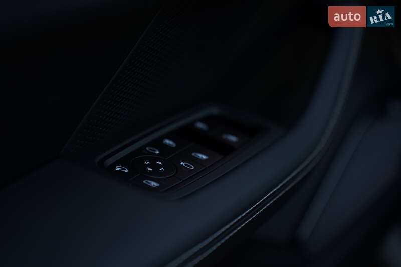 Седан Porsche Taycan 2022 в Києві