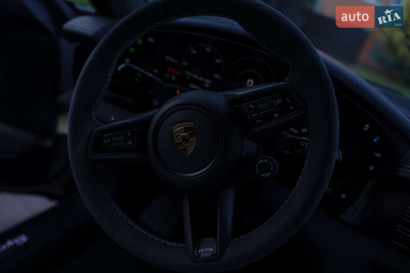 Седан Porsche Taycan 2022 в Києві
