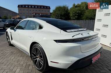 Седан Porsche Taycan 2020 в 