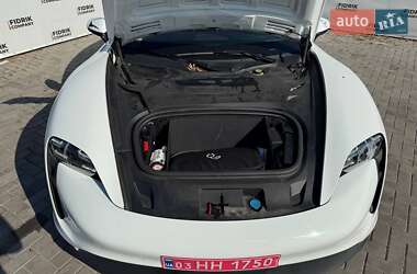 Седан Porsche Taycan 2020 в 