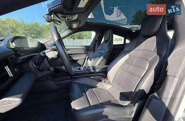 Седан Porsche Taycan 2020 в 