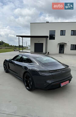 Седан Porsche Taycan 2021 в 