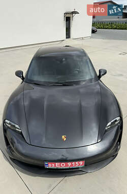 Седан Porsche Taycan 2021 в 
