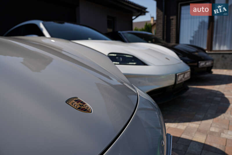Седан Porsche Taycan 2022 в Києві
