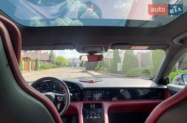 Седан Porsche Taycan 2020 в 