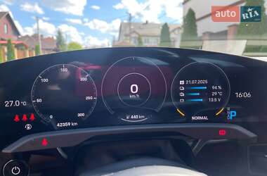 Седан Porsche Taycan 2020 в 