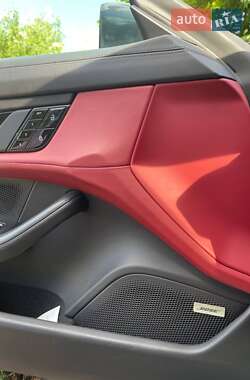 Седан Porsche Taycan 2020 в 