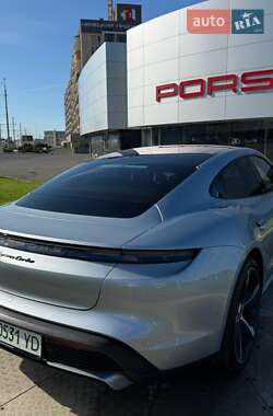 Седан Porsche Taycan 2020 в 