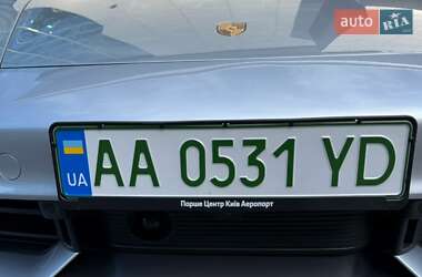 Седан Porsche Taycan 2020 в 