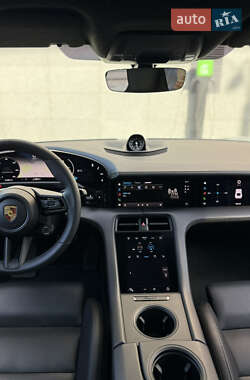 Седан Porsche Taycan 2020 в 