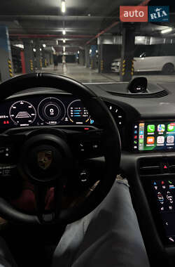 Седан Porsche Taycan 2023 в 