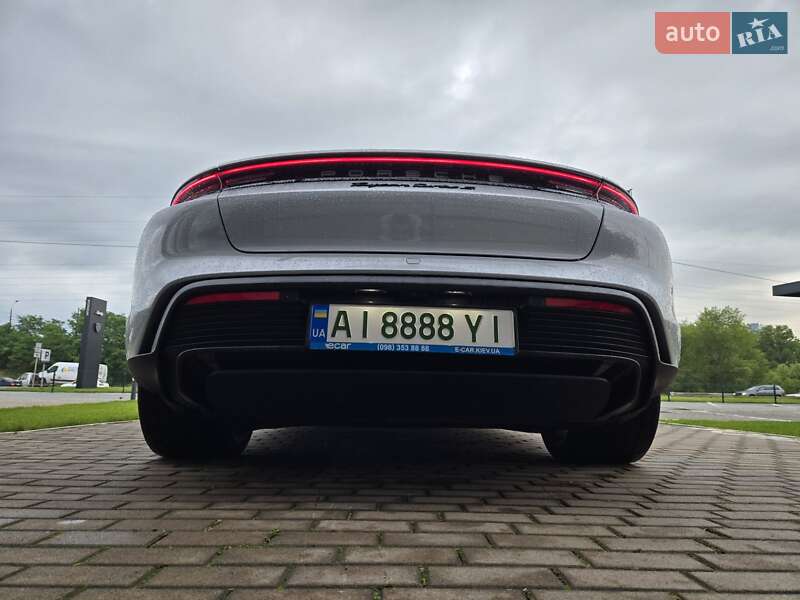 Седан Porsche Taycan 2021 в Киеве