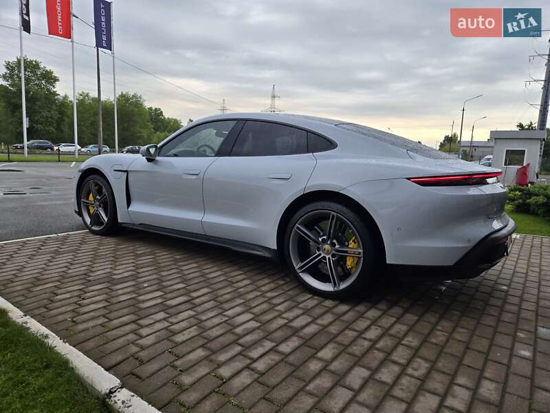 Седан Porsche Taycan 2021 в Киеве