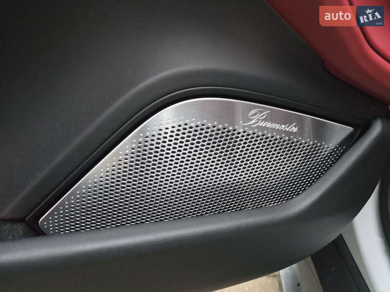 Седан Porsche Taycan 2021 в Киеве