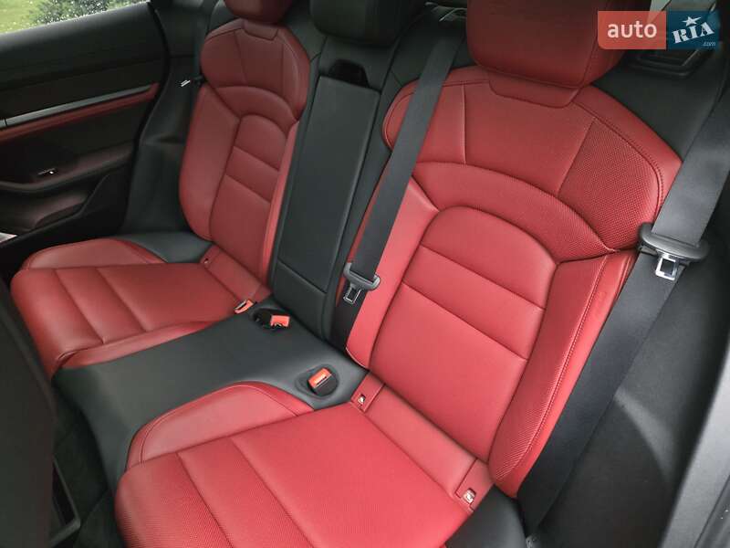 Седан Porsche Taycan 2021 в Киеве